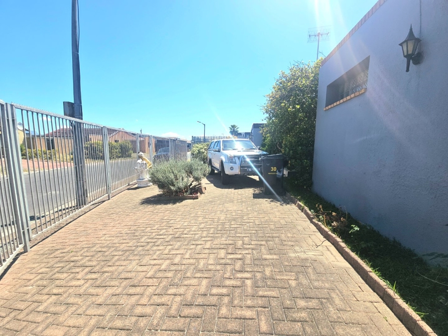 3 Bedroom Property for Sale in Colorado Park Western Cape